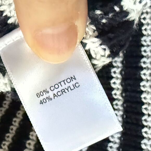 Embossed Striped Split V Neck Knit Sweater in Navy and White L - Picture 7 of 12